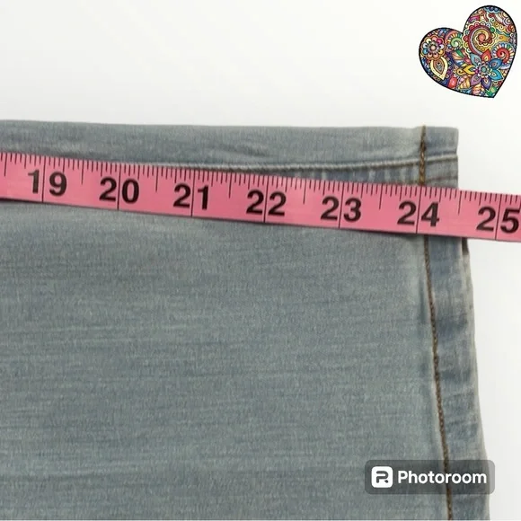 C Wonder jeans crop/capri size 22W light wash 5 pocket style button/zip closure - Picture 10 of 13